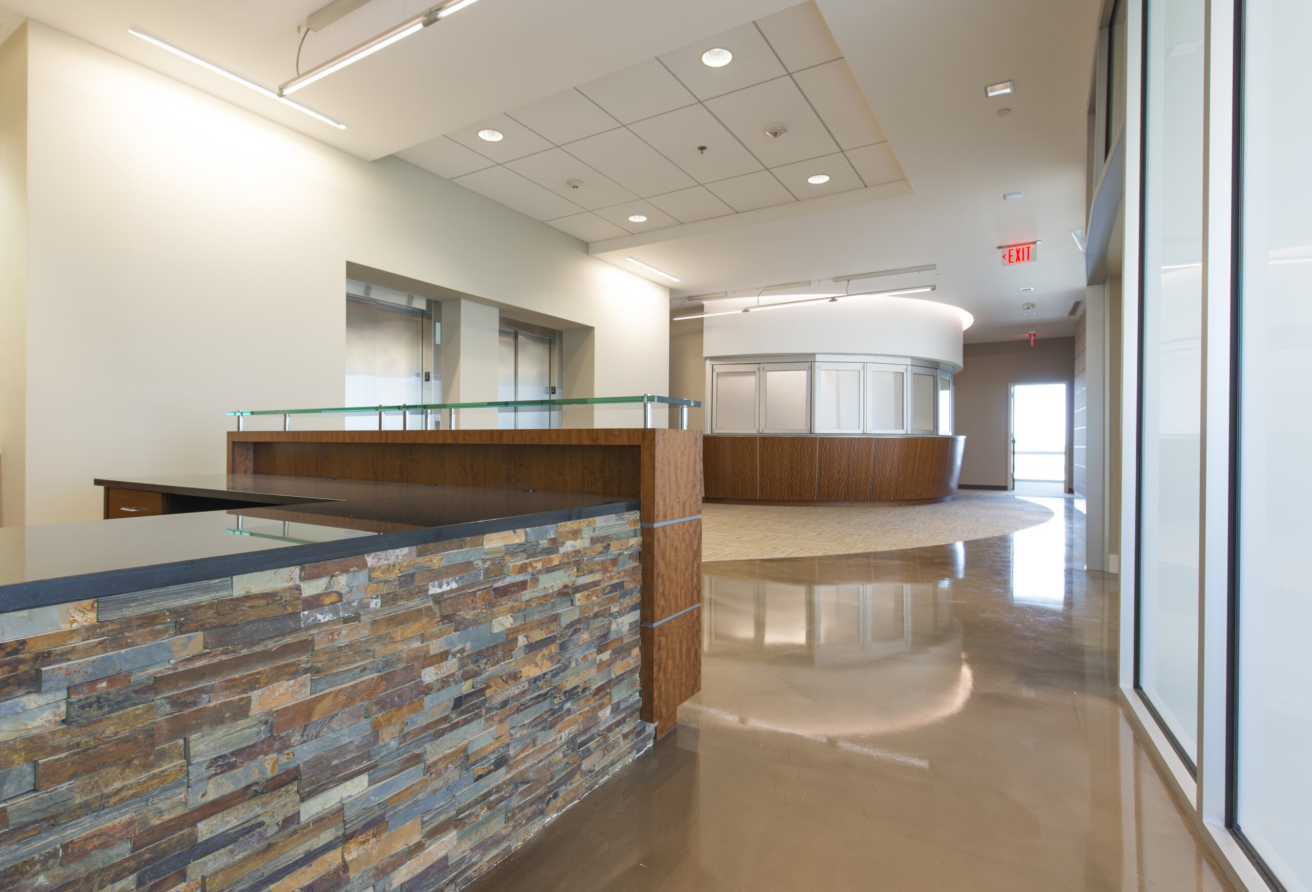 5_discovery-center-stone-desk