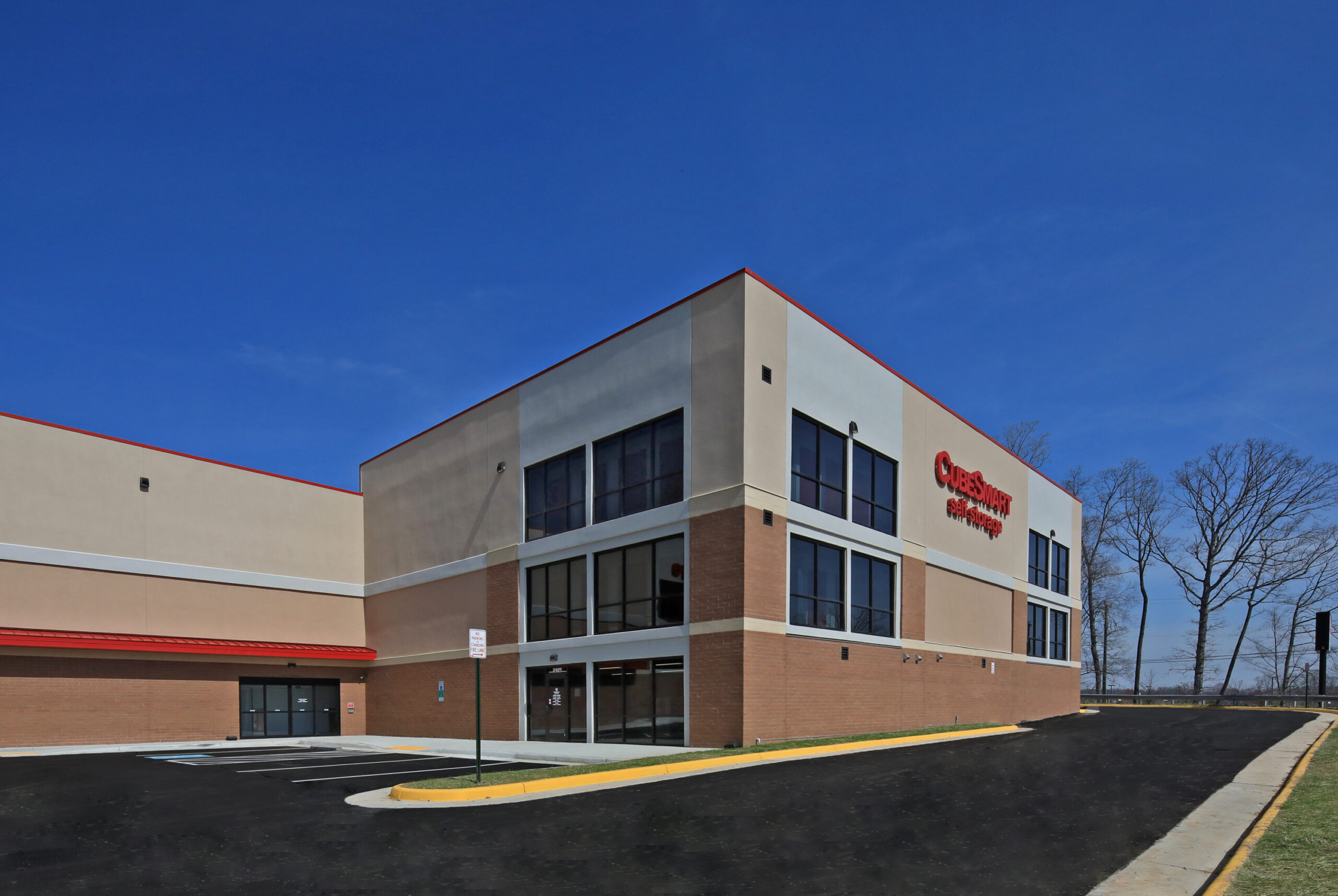cube-smart-self-storage-dumphres-va-ext-3725-041318-office-entrance