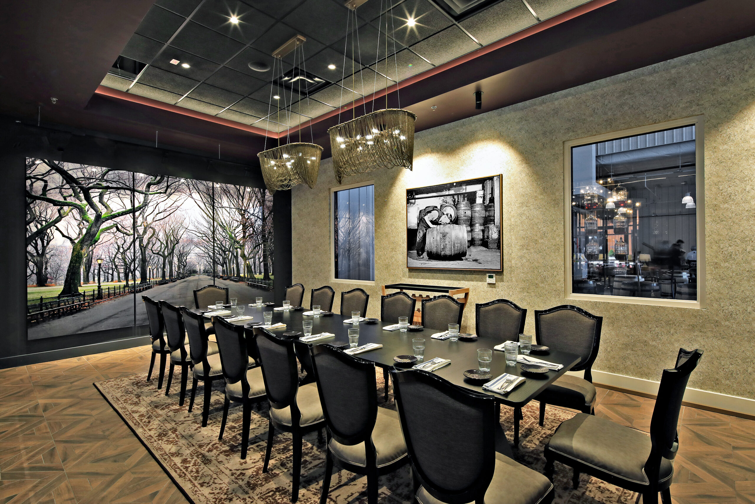 murlarkey-int-4564-060425-lkg-se-in-the-party-room