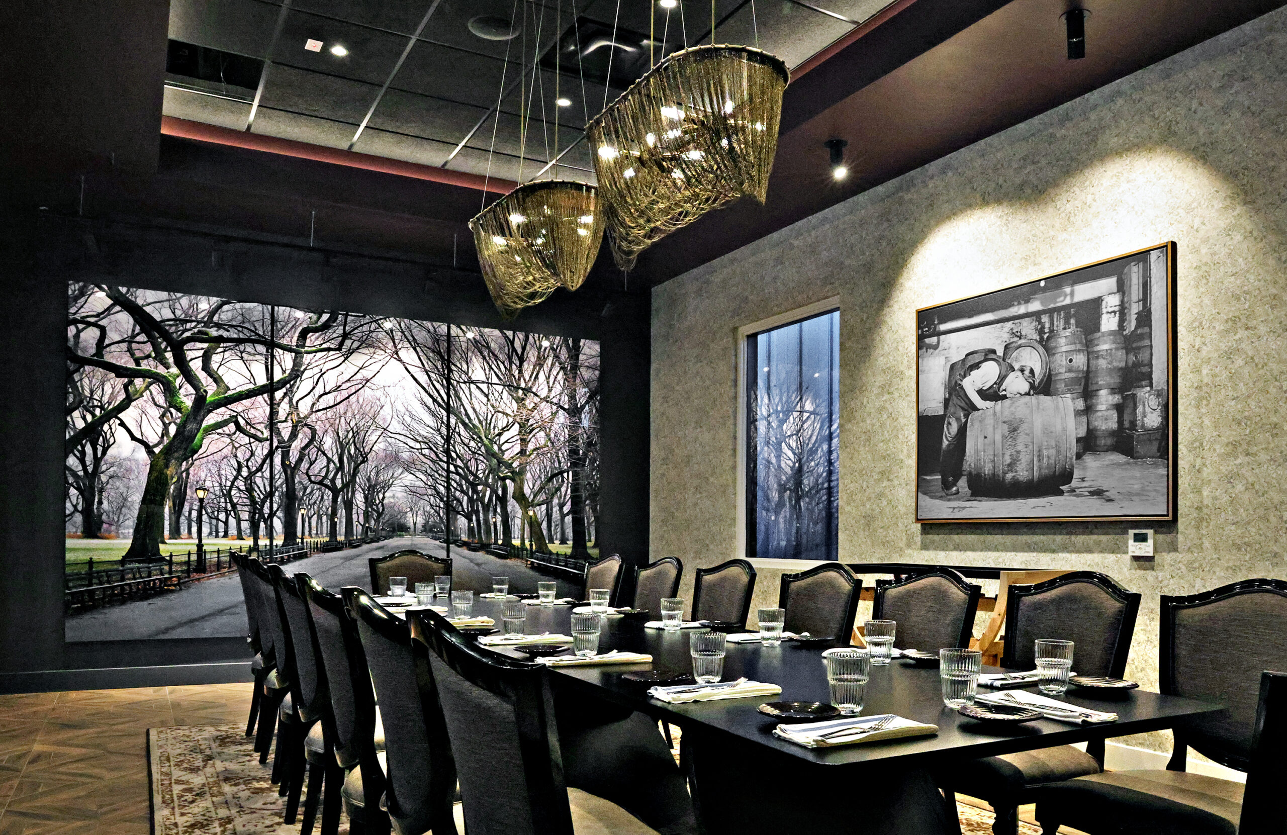 murlarkey-int-4566-060425-lkg-se-in-the-party-room